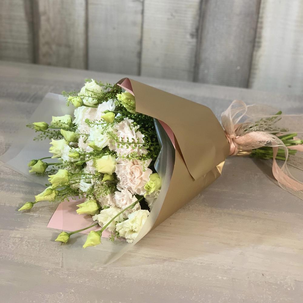 Букет из эустомы и диантусов 