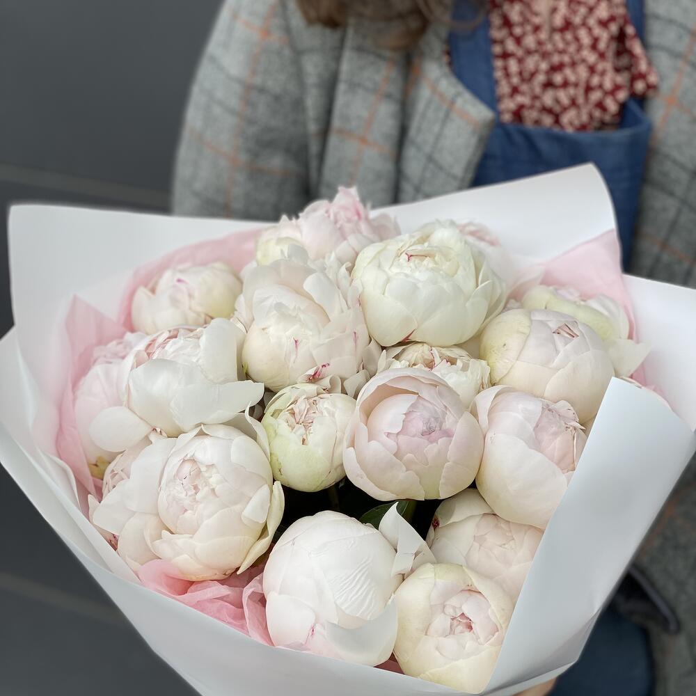 Большой Монобукет из Крупных белых Итальянских пионов