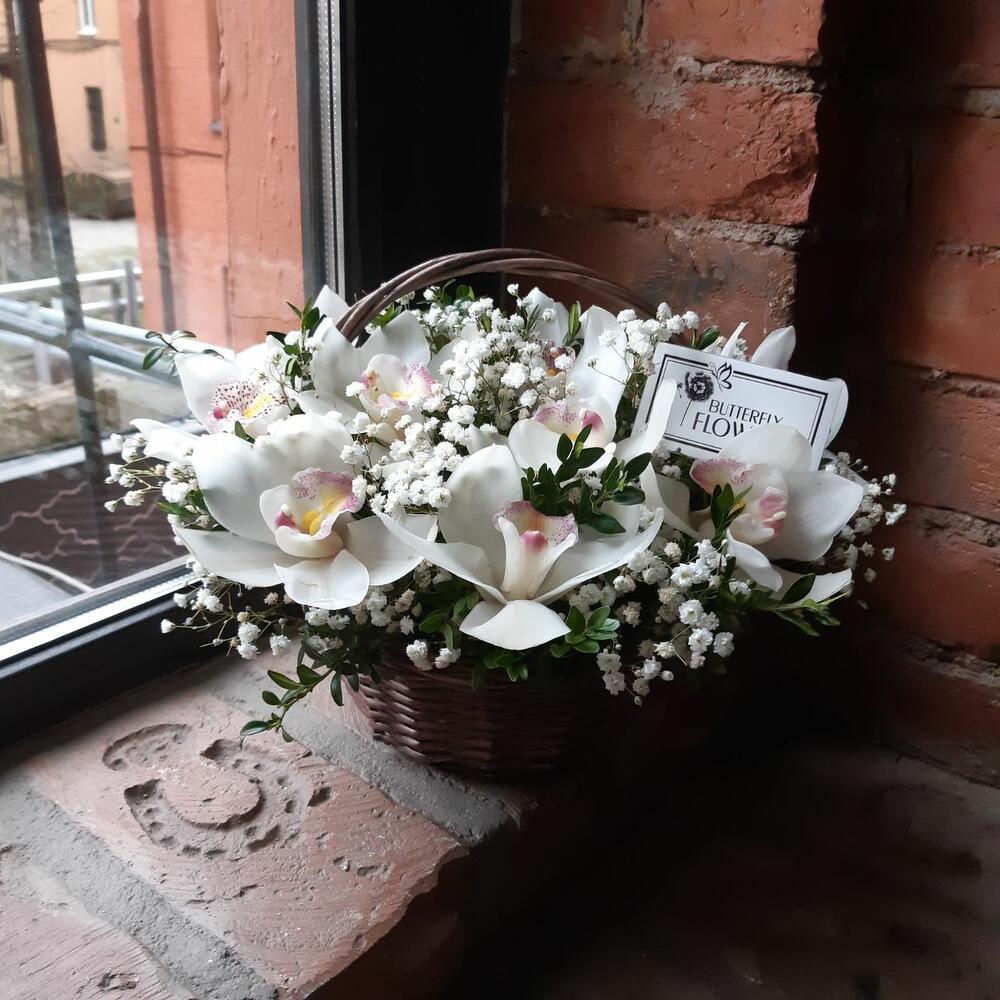 гипсофилы и самшита в плетеной корзине "Зальцбург" гипсофилы и самшита в плетеной корзине "Зальцбург"