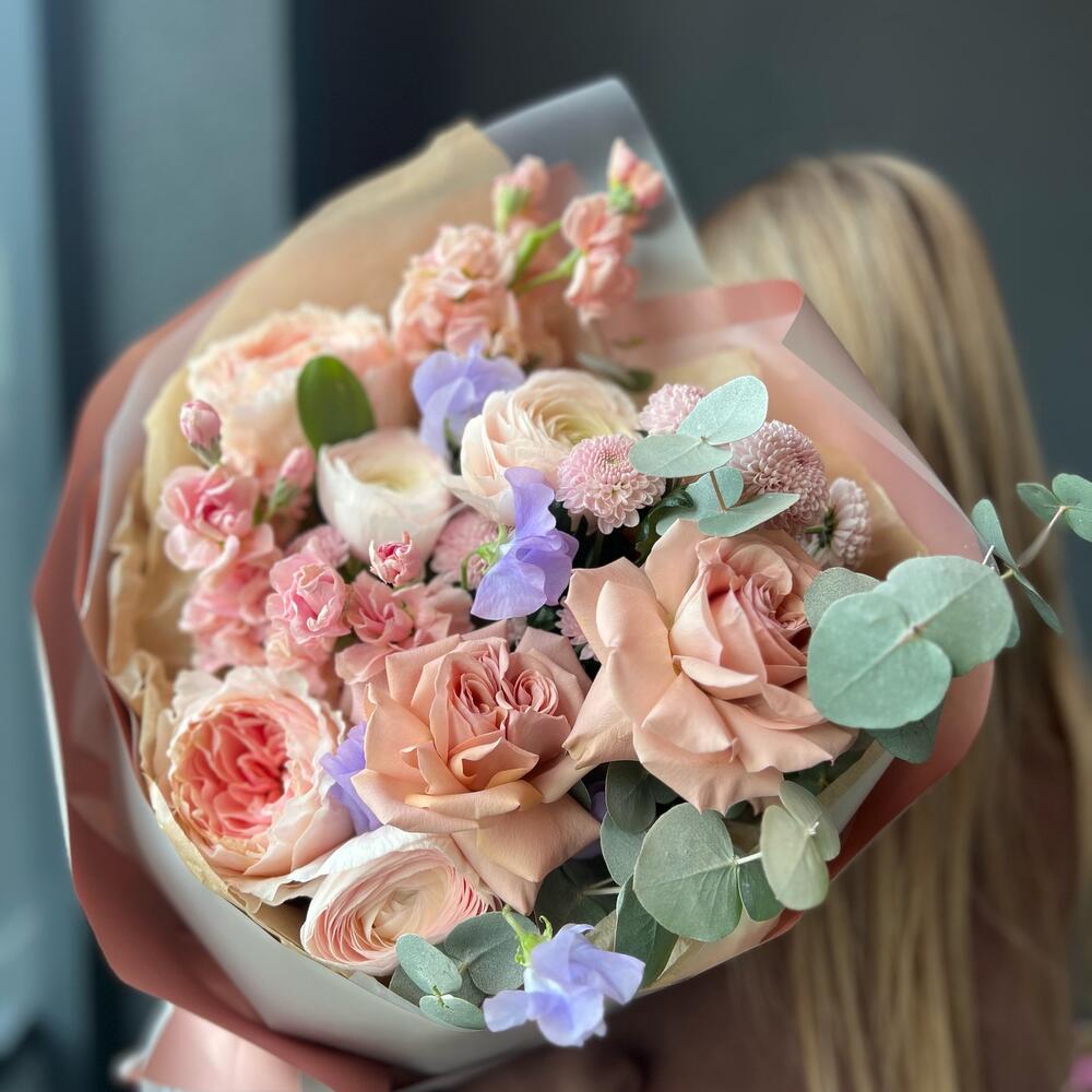 Ранункулюсов и ароматных цветов Ранункулюсов и ароматных цветов