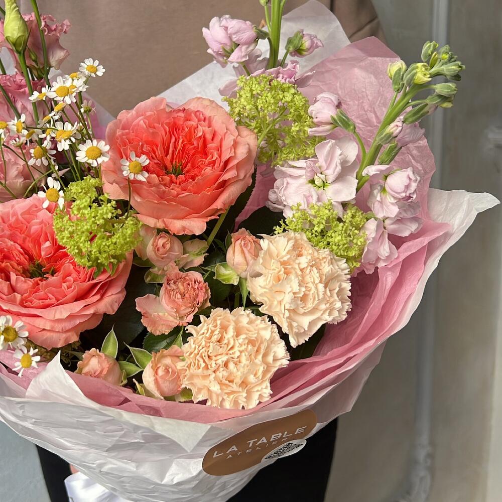 маттиолой и ромашкой маттиолой и ромашкой