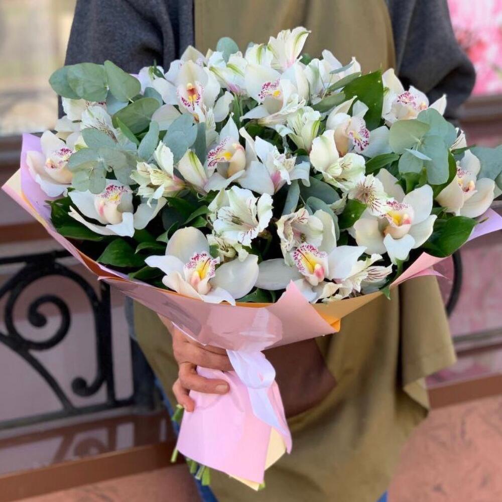 Шикарный букет орхидей