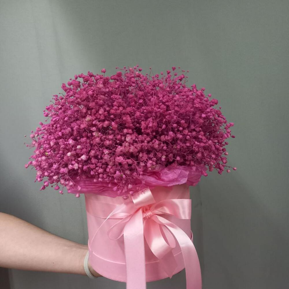 Шляпная коробка из розовых гипсофил